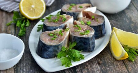 Скумбрія за смаком, як червона риба